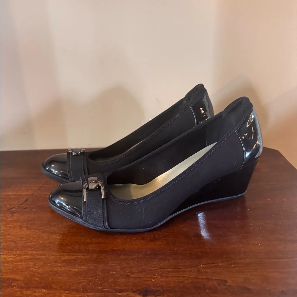 Anne Klein I-flex - Elegant Black Wedge Dress Shoes - 2.5” Heel - sz 9